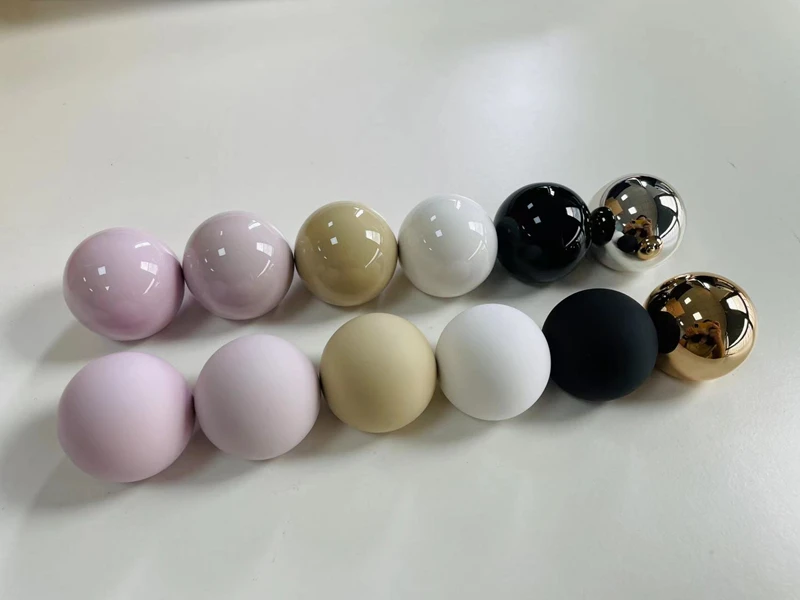 Zamac caps in various colors Zamac caps in various colors