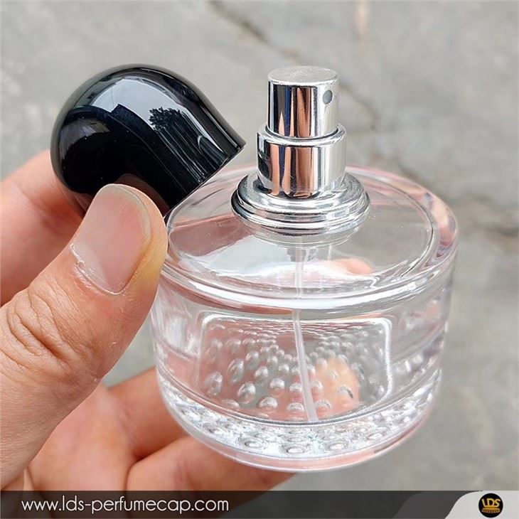 Magnet And Round Shape Black Perfume Cap